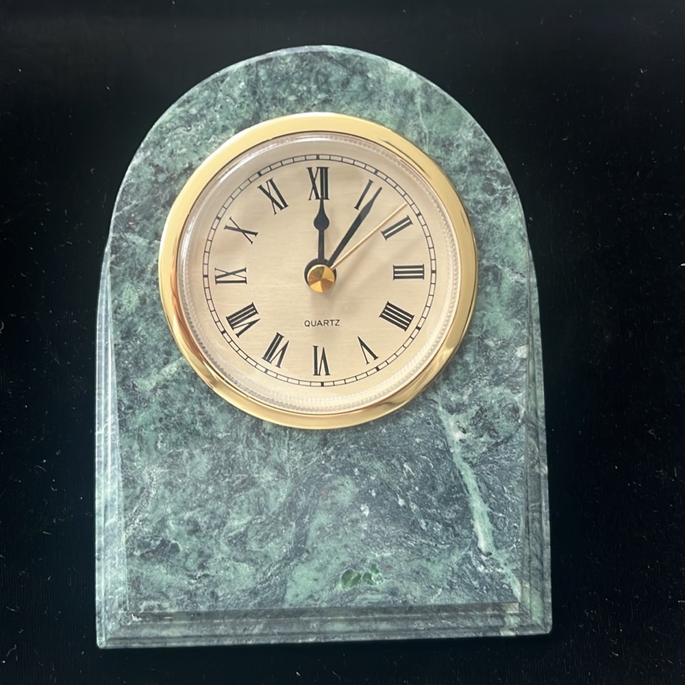 Brand New Elegant Green Clipper Quartz Clock 1lb.